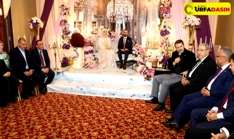 urfadasin's tweet photo. Urfa’da Masal Gibi Kız İsteme ve Nişan Yüzüğü Takma Ritüeli https://t.co/KAOpqahOkh #Urfa #sanliurfa #MasalGibi #kızisteme #nişan @enecetinkaya https://t.co/wPyAtP4Jjl