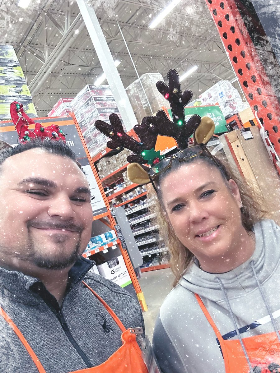 In the holiday spirit!!!
<a href="/1257Home/">Home Depot 1257</a>