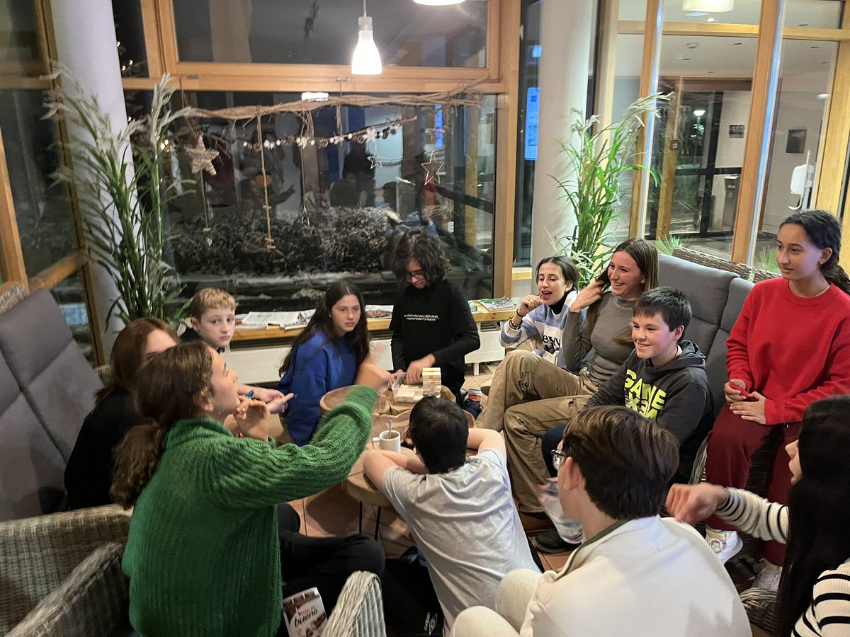 Nellysmdlv's tweet photo. Day 2. Conocemos por fin a nuestros compañeros de #La2La y disfrutamos de la naturaleza en los Alpes @NazaretArrecife @ErasmusSMDV @EUErasmusPlus @OPEECanarias @sepiegob #opportunities #momentum #lookup https://t.co/KDSShe733W