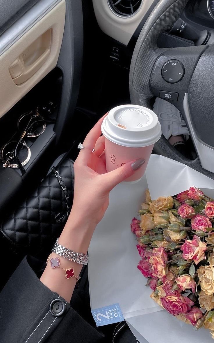 BrzFwz4hOeokYs5's tweet photo. يقولون ابدأ صباحك بمن تُحب، ليكن صباحك كما تحب♥️🤍.                                                     صباح الحب https://t.co/arFsOc2wXC