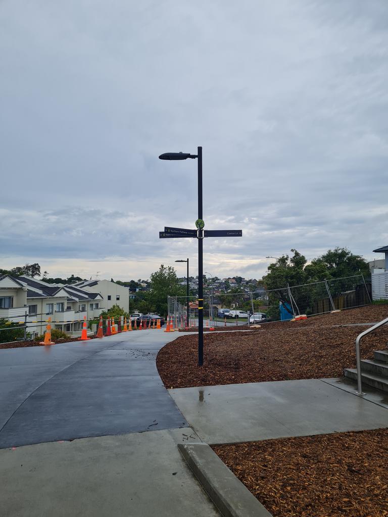 trashngl's tweet photo. Wayfinding signs are up for the northen pathway https://t.co/jakqFlz2cw