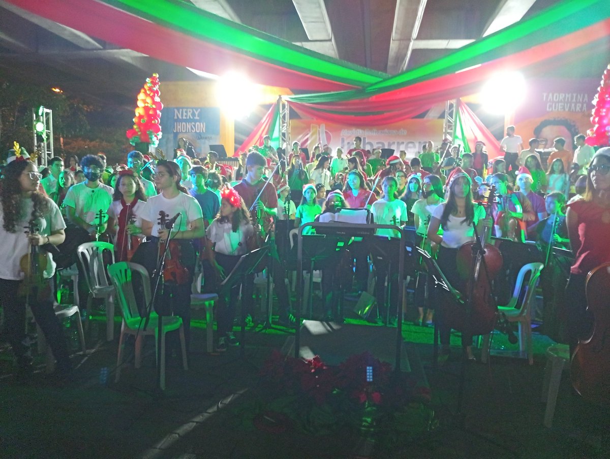 #10Dic 🎶🎄 Alcalde <a href="/LuisJonasReyes/">Luis Jonás Reyes</a> celebra la #Navidad en Iribarren con un hermoso concierto del <a href="/elsistema/">El Sistema</a> en "El Obelisco" #BolívarPorSiempre #Barquisimeto
#NoAlDólarCriminal <a href="/VillegasPoljak/">Ernesto Villegas Poljak</a>