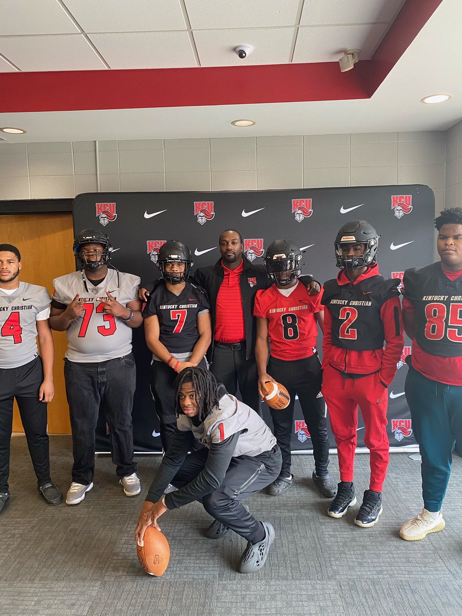 Official Visits to the 606!!!!! Great looking group of future Knights right there. #Bring502UpI64E #SharpenTheBlade <a href="/GoKnightsFB/">KCU Football</a>