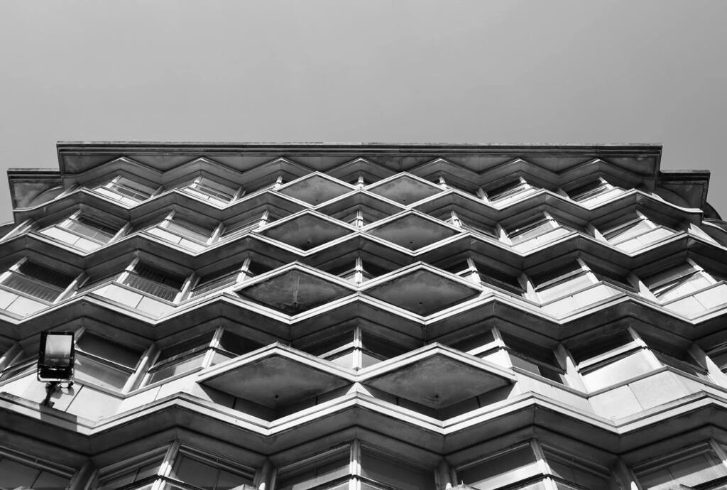 modernbrutal's tweet photo. Day 10 advent. Art Deco style, built in 1953 grosvenor house Birmingham.
#architecture #buildings #architecture #archilovers #archdaily #modernbrutal #geometric #Architecturelovers #modernarchitecture #urbangeometry #architexture #urban #pattern #urbanar… https://t.co/ZxRW41tavd https://t.co/pvwPdd6mhK