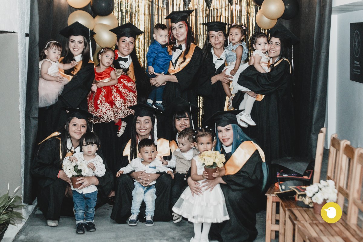 ProyectoElNido's tweet photo. Resumen de la #graduación de nuestra clase 2022. Noche de alegría, gratitud, regalos y amor. Gracias a los que han contribuido para construir en las vidas de nuestras #madres. Confiamos en la bondad y el cuidado de Dios para que cada semilla que se sembró crezca y produzca fruto. https://t.co/yS4j3lxRzL