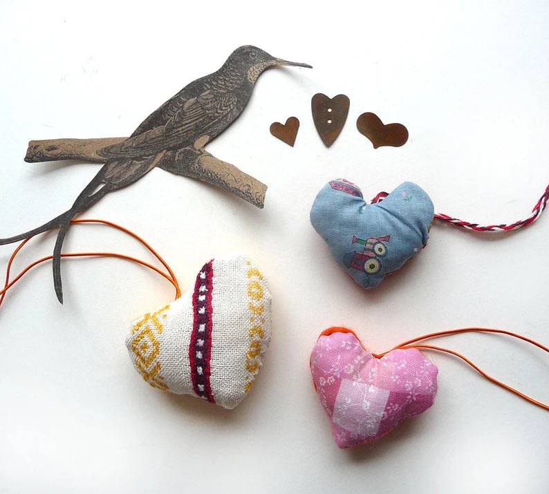 KnittingHowTo's tweet image. Truly handmade #christmas #ornaments from #vintagefabric. #oneofakind #gift tinyurl.com/mr3kvwj4