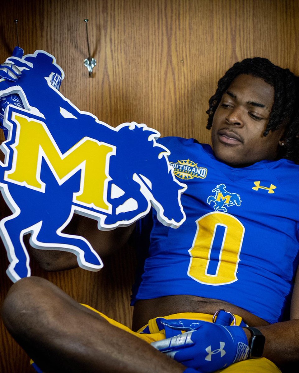 CAMTHOMAS_9's tweet photo. Had a great visit at McNeese State University. 🔵🟡 #cowboys #geauxpokes https://t.co/JHf4Z8H4V0