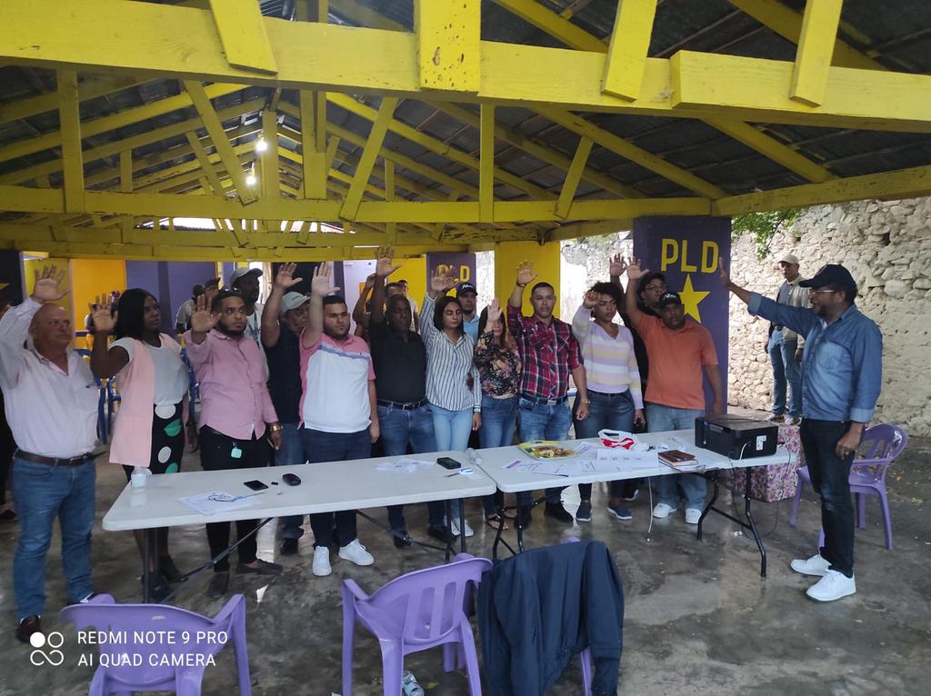 Hoy juramentamos el Comité Municipal del <a href="/PLDenlinea/">PLD</a> en Bani, además quedaron constituidas las Direcciones Municipales de Nizao y Matanzas, así como  en  los Distritos de Sabanabuey, Fundación, Sombrero, Limonal Paya, Catalina, Carreton, Las Barias, Santana y Pizarrete.
