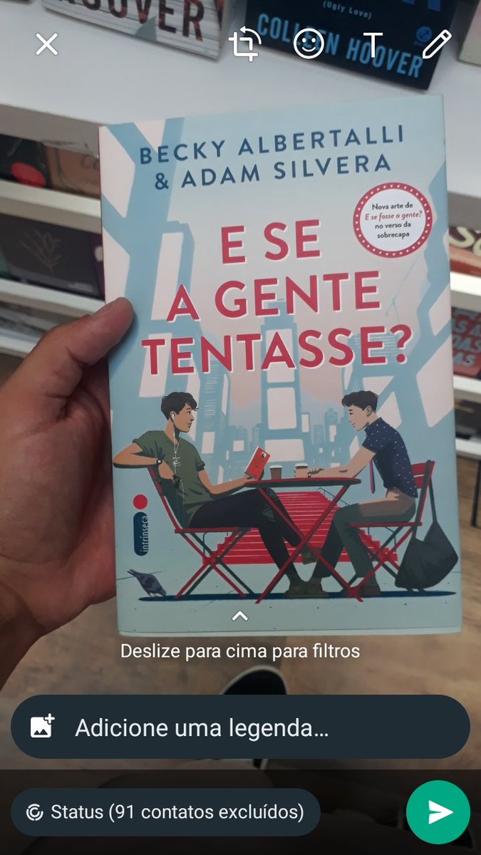 aqueledan's tweet photo. @PromosdaMih Se possível, esse livro da foto ou Heartstopper 1 https://t.co/moodRGTsU4