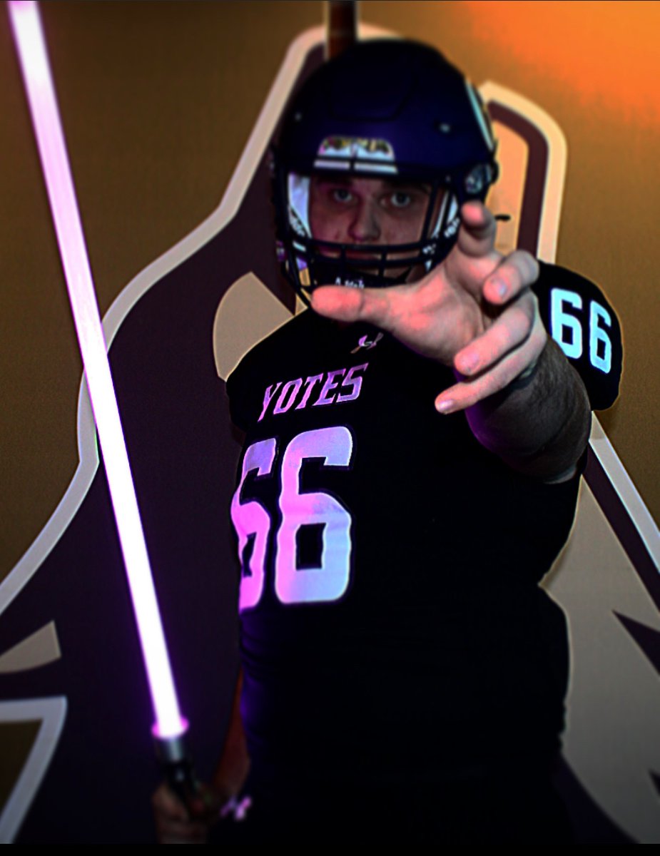 JONBOYDSMITH's tweet photo. After a great visit @YotesFootball I am blessed to receive my first official offer to extend my academic and athletic career @collegeofidaho !! Thank you to @LandonGammell for the invite!!  @CoyoteAthletics  @WaHi_Athletics @Wahifootball @MCC_Athletics @247Sports https://t.co/QddzuxjHke
