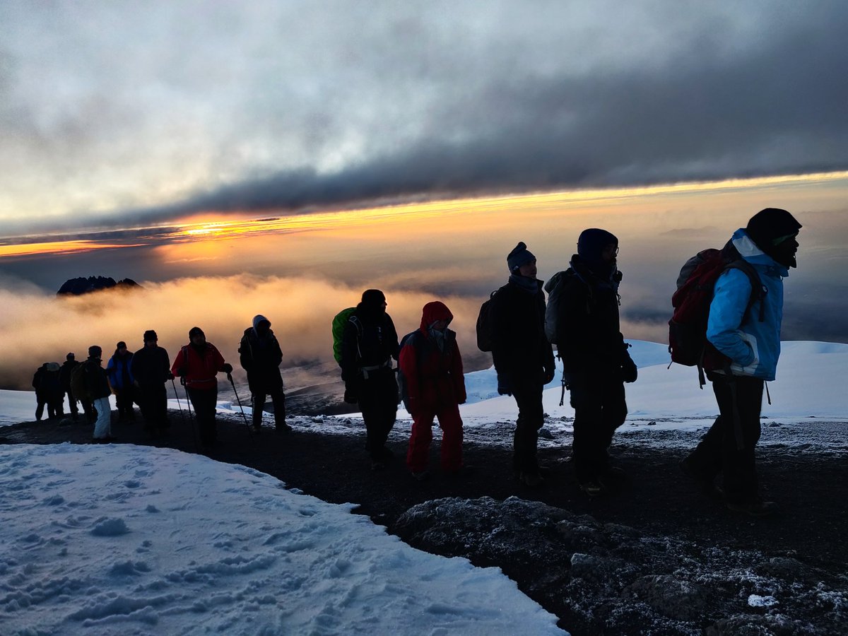 yak_ie's tweet photo. Life’s not about expecting, hoping and wishing, it’s about doing, being and becoming
#kilimanjaro🏔️ https://t.co/qFEFFXzC6m