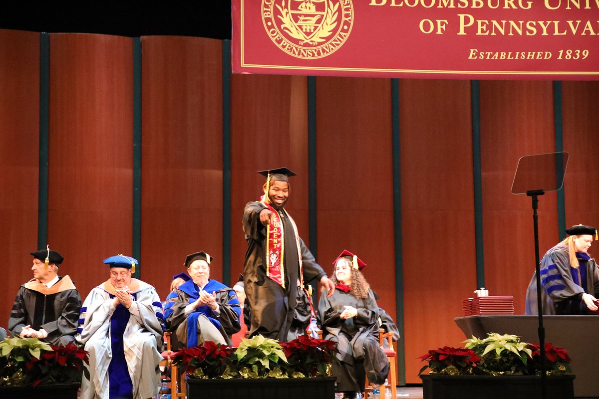 BloomsburgU's tweet image. “Even more importantly, however, I’m confident that you, your generation, is ready to take on the issues that matter most for our collective success. It’s your time to lead.” 🎉🎓🐾 #BUClass2022 #HuskyPride #BloomOnward #graduation 

📷➡ flic.kr/s/aHBqjAiDA6