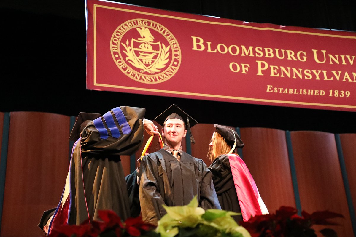 BloomsburgU's tweet image. “Even more importantly, however, I’m confident that you, your generation, is ready to take on the issues that matter most for our collective success. It’s your time to lead.” 🎉🎓🐾 #BUClass2022 #HuskyPride #BloomOnward #graduation 

📷➡ flic.kr/s/aHBqjAiDA6