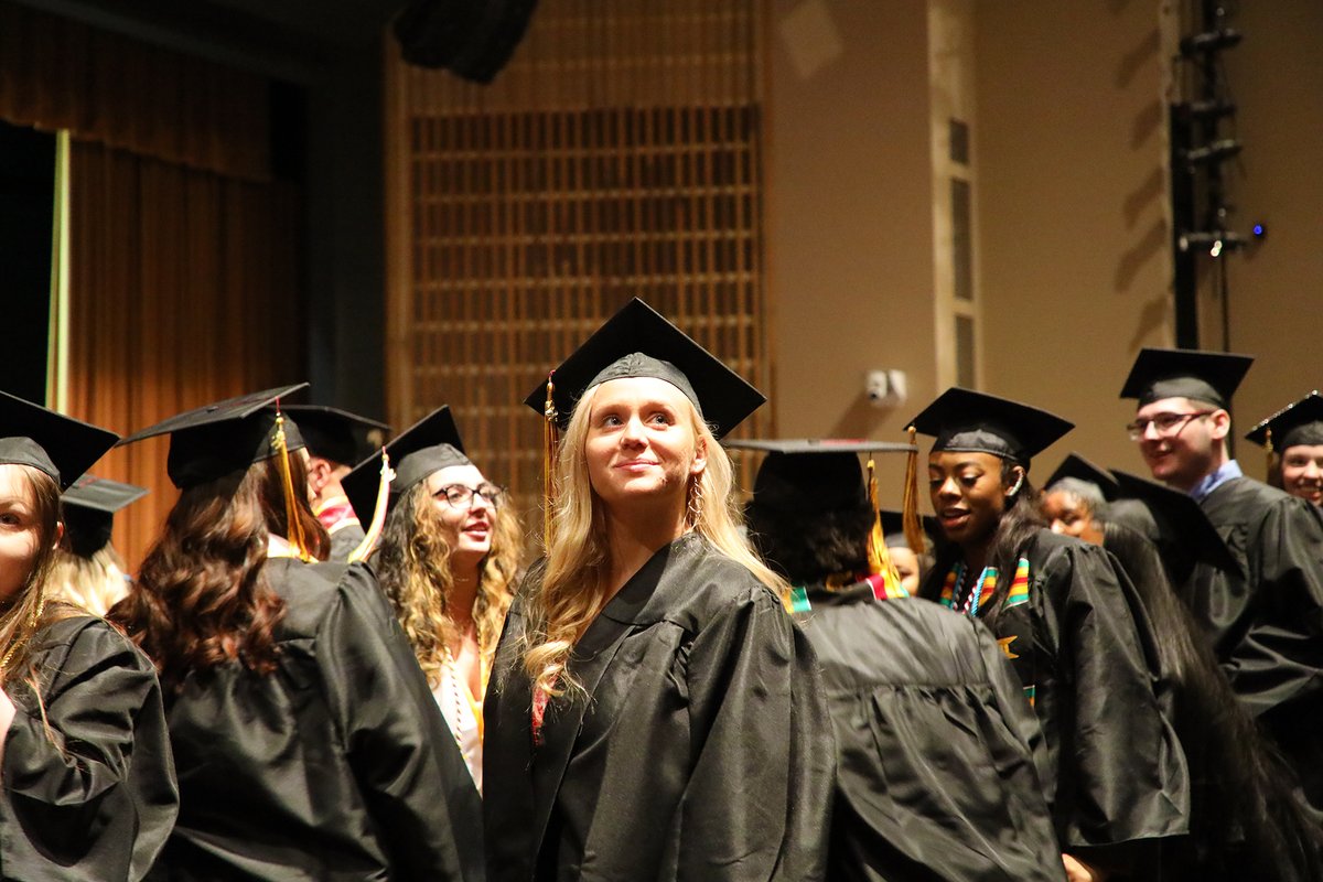 BloomsburgU's tweet image. “Even more importantly, however, I’m confident that you, your generation, is ready to take on the issues that matter most for our collective success. It’s your time to lead.” 🎉🎓🐾 #BUClass2022 #HuskyPride #BloomOnward #graduation 

📷➡ flic.kr/s/aHBqjAiDA6