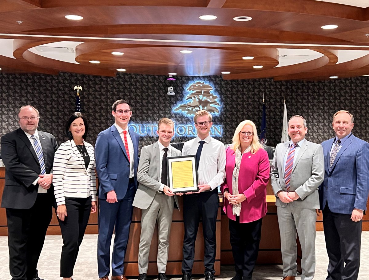 The Utah American Lung Cancer Screening Initiative team (@alexand7, @Isaac_Lambert, @thehunterramsey) met w/ Mayor Ramsey & the @southjordancity council to accept a proclamation to raise awareness for lung cancer & #lungcancer screening! #screeningsaveslives @amlungcsi @thewrp4LC