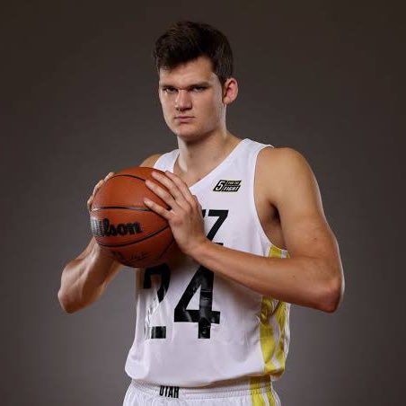 RookieWatch1's tweet photo. Walker Kessler Tonight:

10 PTS
8 REB
3 BLK
4-6 FG (60%)

Will #WalkerKessler be an important piece for the #UtahJazz in the future? #TakeNote #RookieWatch #NBA https://t.co/nHrjsudIv8