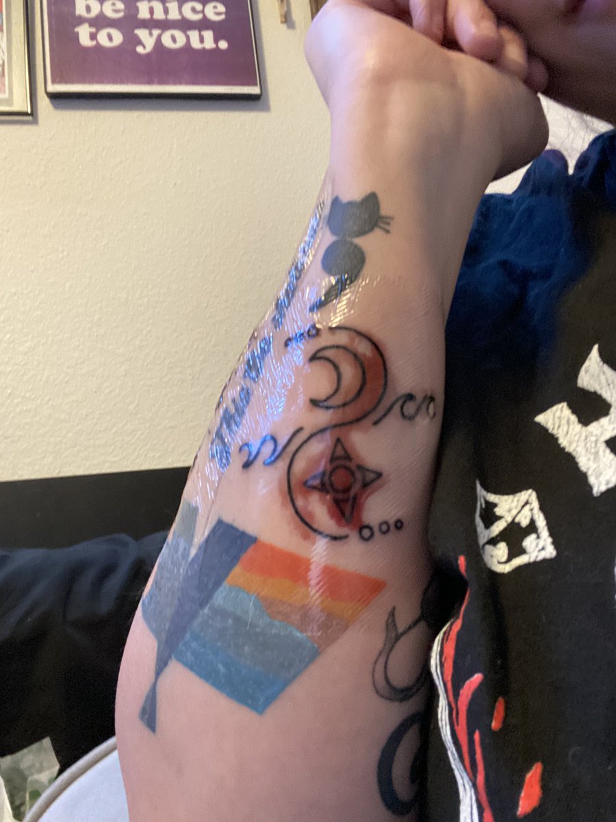 itsHarleytoyou's tweet image. I know she’s juicy, but I couldn’t not post this today. ヽ(♡‿♡)ノ Fly high sweet angel 🤍👑🕊️ #CharlestheFirst #CTFforever