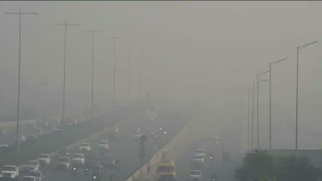 नहीं सुधर रहा दिल्ली का AQI, हवा की गुणवत्ता अभी भी बेहद खराब 

#AirPollutionDelhi