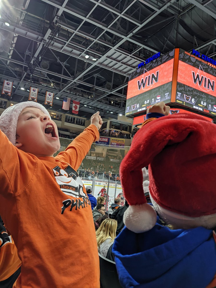fadaobhaile's tweet photo. Shout out to @LVPhantoms and @FUNWITHmeLVin for an epic game tonight! https://t.co/IUi2ilRLSd