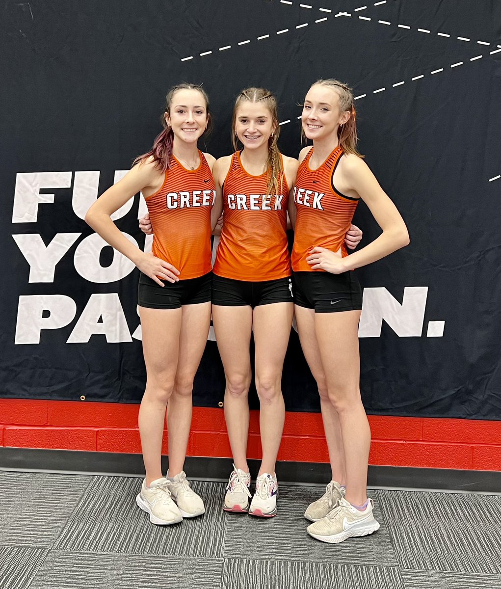 creekxc's tweet photo. CREEK T&amp;F distance women go 🥇 🥈 🥉 in 1600 @SPIRE_Institute Holiday Classic.
Soph @Macierunz25 5:06 🥇.
Jr. @abbyroberts0 5:07 🥈.
Sr. @Jamie_Confer1 5:09 🥉.
All were lifetime PRs. Their times rank them currently 2,3,4 in 🇺🇸! @bcreekathletics @OHMileSplit @ByCoryMull https://t.co/k1lmu4KI73