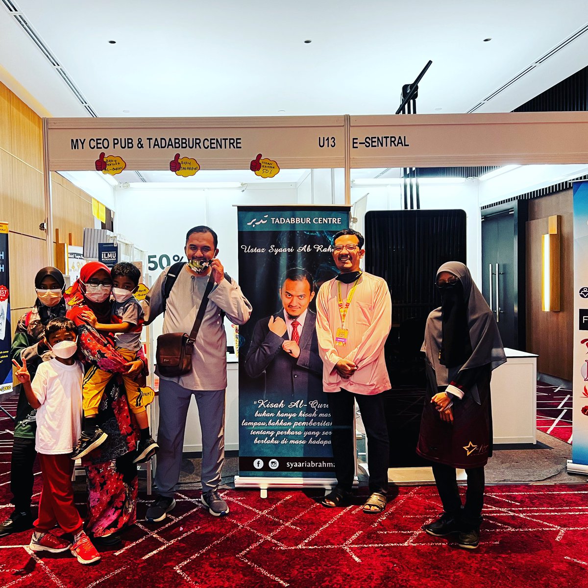 tinybaby67's tweet photo. Hari terakhir hari ini. Dapatkan diskaun istimewa untuk karya-karya yang mudah-mudahan membantu anda mengembara ke dalam Kitabullah. Inshaallah
#pestabukuantarabangsaselangor2022 #sibf22 https://t.co/53fy9zqbEu