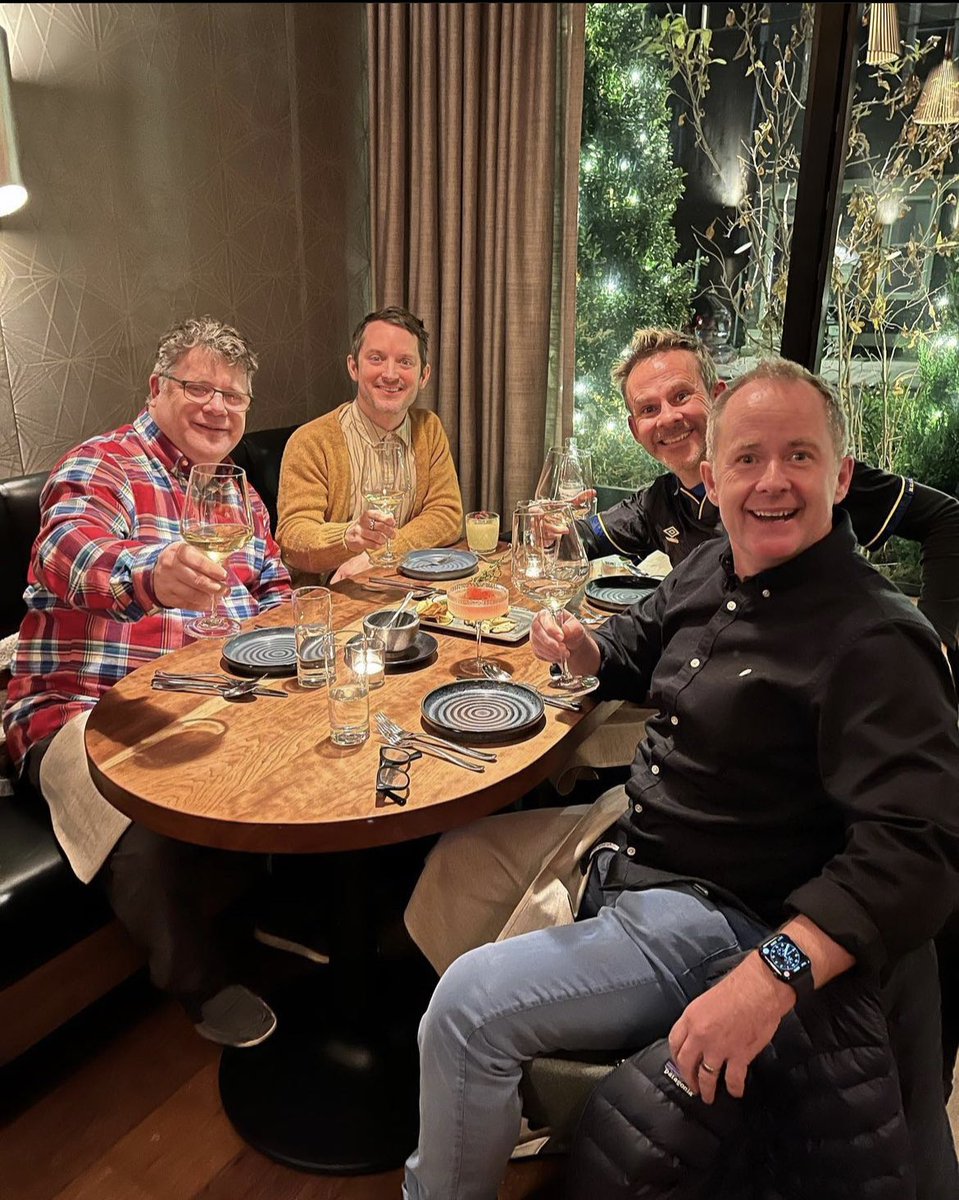 neganslvr's tweet image. new hobbit dinner pic!!!!