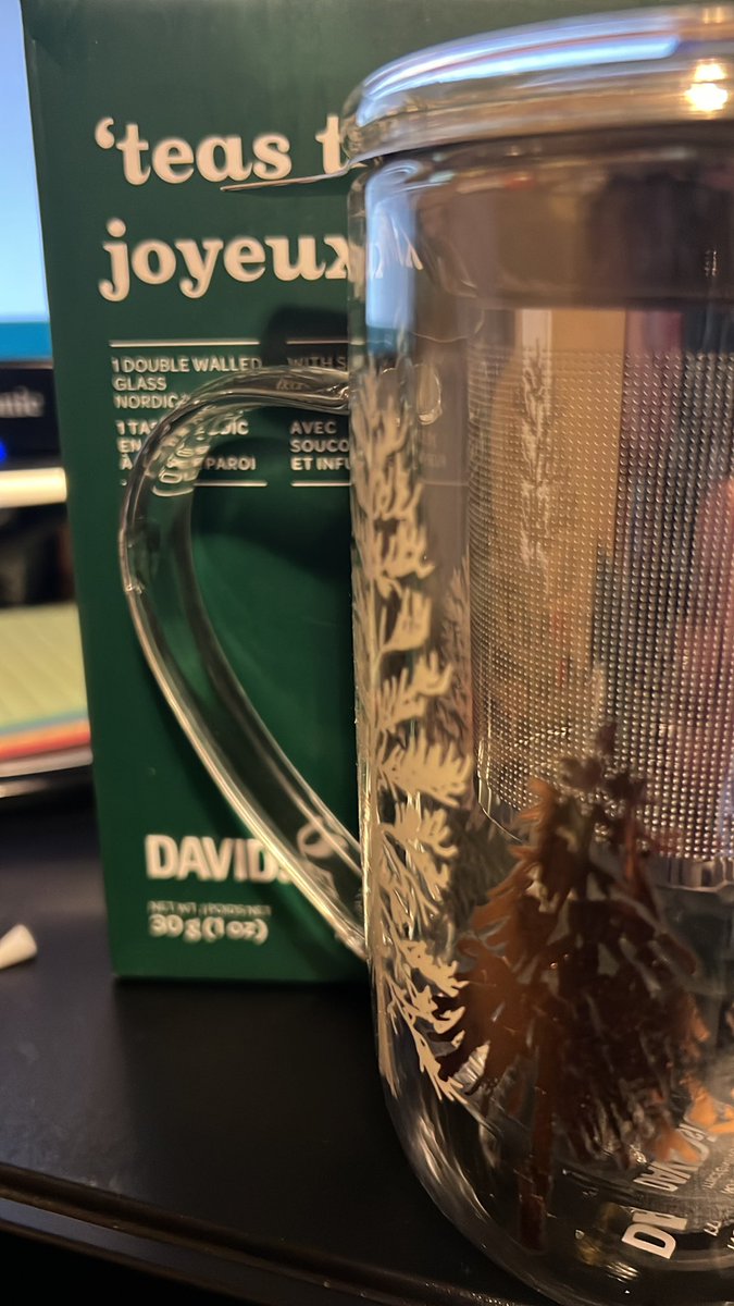 keeley_hatch's tweet photo. @DAVIDsTEA I am so sad🥺. My new mug came in the mail I was so excited! I took it out of the box to find it already chipped🥺. What do I do? https://t.co/wmiaH8qzD5