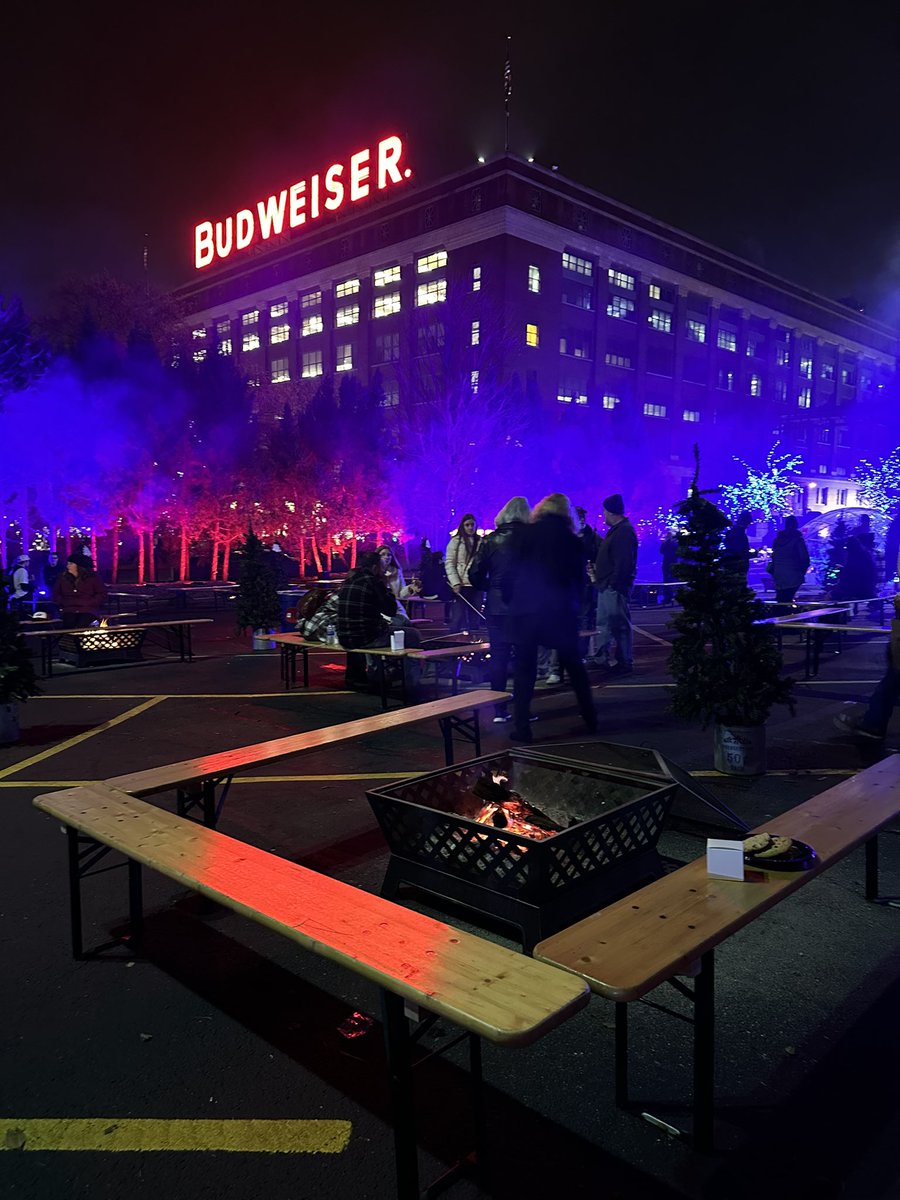 KiloKathy's tweet photo. @budweiserusa @Budweiser thanks for a great night of eats drinks & zed runs. Bud team did a fantastic jobπ»β€οΈπ» #Budverse #HolidayParty https://t.co/DRn04DJzEM