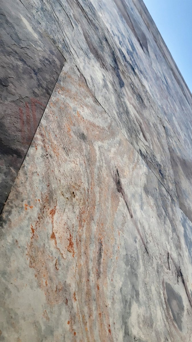 الصفائح الحجرية
🟠ماهي الصفائح الحجرية؟ 

🔹هي عبارة عن صفائح رقيقة وخفيفة الوزن لها شكل الأحجار الطبي...