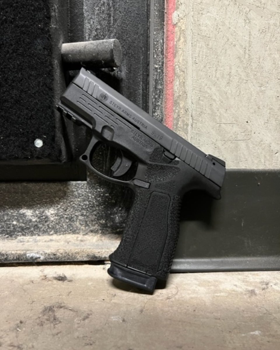 TSRQC's tweet photo. @steyrarmsusa C9-A2 MF 9mm. Interchangeable Grips, trapezoid Sights, 17rd magazine, and a 3.8" barrel. π
#tedsshootingrange #tsr #guns #2a #pistol #concealcarry #9mm #fyp #shallnotbeinfringed #steyr https://t.co/tltAouEiaX
