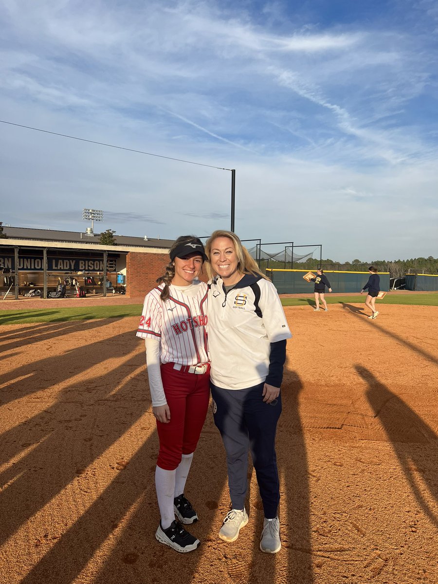 awaldrep47's tweet photo. I had a great time at camp today! Thank you @AllySilva7 @coachangelbrown https://t.co/ybwSRBVzXN