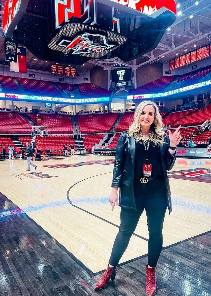 AmyMHeard's tweet photo. Proud of this young women 🎟️. Congratulations @StephA339‼️ All the best as you tackle your next opportunity. We’ll be cheering you on from LBK. https://t.co/LJEcSizkSV