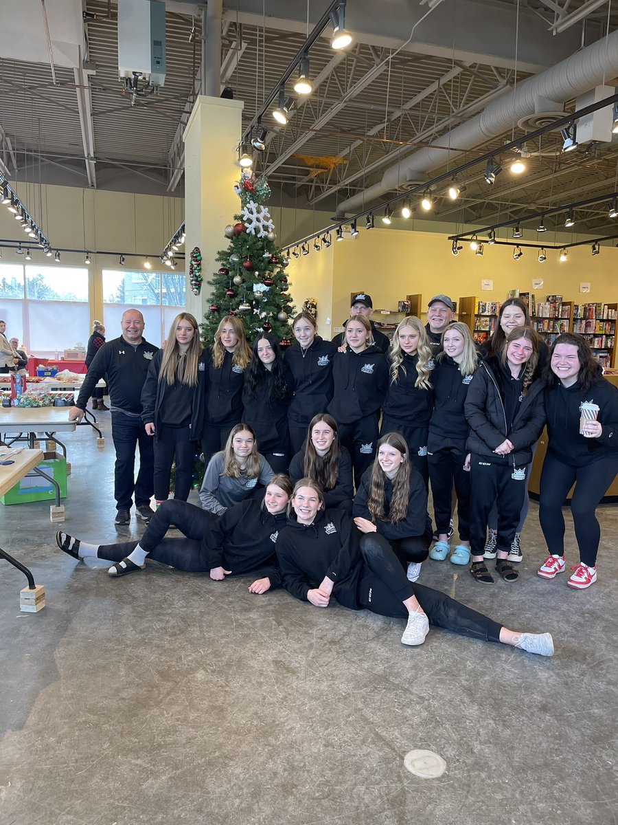 These ladies have made a big impact in our community these past few weeks! They helped pick and wrap gifts <a href="/Str_XmasBureau/">Strathcona Christmas Bureau</a> made hampers <a href="/StrathconaFB/">Strathcona Food Bank</a> and collected toys and PJ for <a href="/ASafePlaceSSS/">Strathcona Shelter Society - "A Safe Place".</a> all together they have helped hundreds of families! 👏👏 <a href="/SPKAC_Official/">SPKAC</a>  <a href="/ShPk_News/">Sherwood Park News</a>