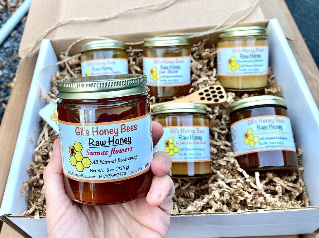 Flavors of spring, Summer, and fall from the NY Finger Lakes 
As a small business every order makes us so happy! We love to share our finest products with our customers 
.
.
.
#gilshoney #gilshoneybees #rawhoney #honey #varietalhoney #honeyflight #honeyf… instagr.am/p/CmAZZFcuk-l/