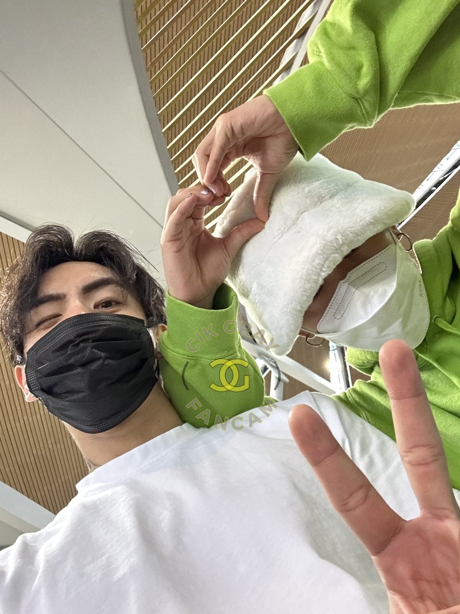 cikgray_'s tweet photo. OMG IAN AIRDROP US THIS PHOTO.... SHAKINGGGGG!!!!! #DPRIAN
#DPRLIVE
#DPRinKL #TheRegimeinKL https://t.co/TfYd6Uyaue