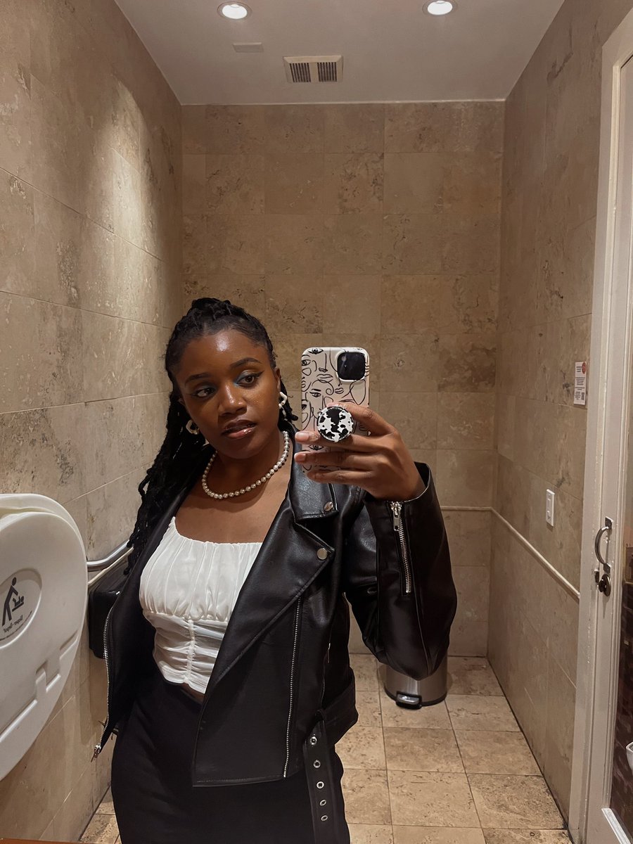Mirror mirror on the wall….

…..who’s the finest of them all? 🕊️