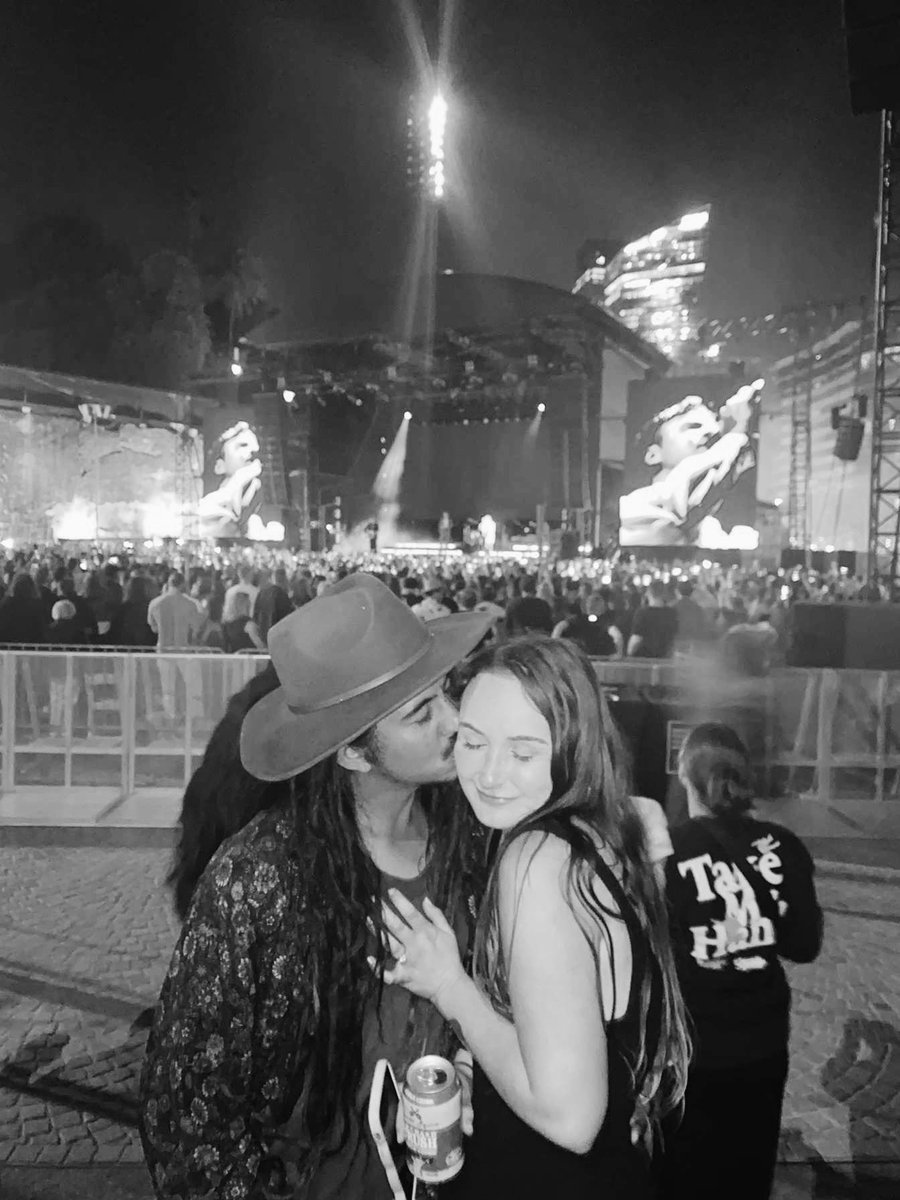 AprilAussieGirl's tweet photo. I GOT ENGAGED AT @5SOS SYDNEY LAST NIGHT! Thankyou to everyone, Nick, @Luke5SOS, @SydOperaHouse, the boys team &amp; Of course to my incredibly thoughtful FIANCÉ 💍🤍 #5SOS #5sossydney #engagement5sos #sydneyoperahouse https://t.co/D5YT7n02He