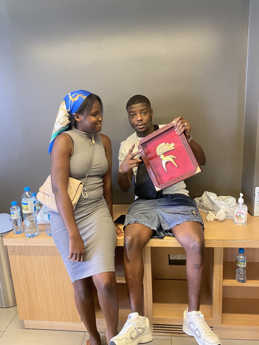 laFilleMystérieuse✨🇬🇳 tweet media