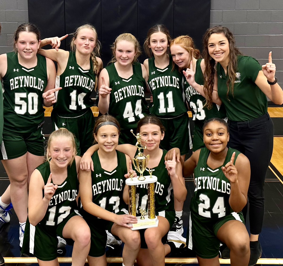 ReynoldsNest's tweet photo. Great job 7th grade A team!! Collin County Hoop Fest undefeated Champions!! 🦅🔥🥇 https://t.co/JFkBNPJEHn