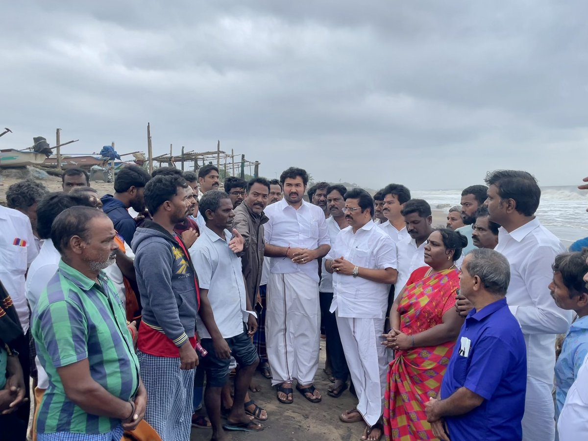 DhanushGowtha11's tweet photo. நேற்று நயினார்குப்பம் பகுதியில் மாண்டஸ் புயலால் பாதிக்கப்பட்ட இடங்களில் திரு. K.P.கந்தன் Ex.MLA அவர்களுடன் @DrJJayavardhan மக்களிடம் பாதிப்பு குறித்து கேட்டறிந்துக் மீன்வளத்துறை,வருவாய்த்துறை ஆகிய துறைகளுக்கு தெரிவிக்க நடவடிக்கை மேற்க்கொள்ளப்பட்டது
#MandusCyclone
#AIADMK https://t.co/fM7ROF0aMZ
