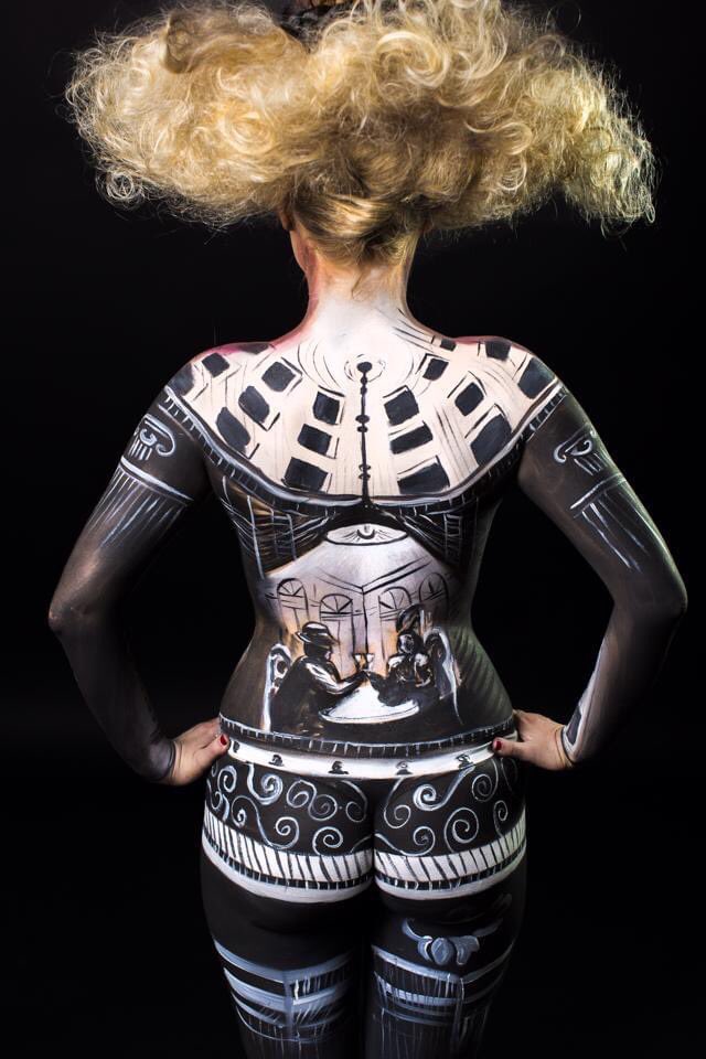 BobbiBicker's tweet photo. This is my bodypainting, i wrote the story for it called “Strangers in in Night” i wonder if i put it on AI what will i get? https://t.co/VJtzxsc8r8