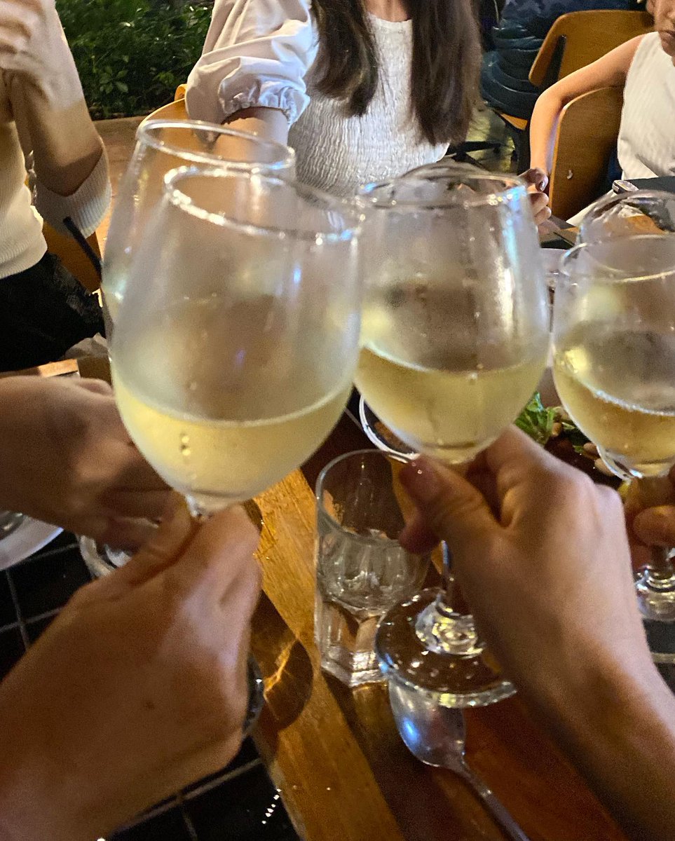 megumegu0112's tweet photo. シンガポール講師会
at boatquay
毎回楽しみなこの会

目まぐるしく変わるシンガポール労働環境状況の情報交換会や、講師たちのお悩み相談会（ほとんど仕事関係ない話しですが🤣）
今回は、惜しまれながらも本帰国にな… https://t.co/txziExyQ5x https://t.co/RUiDJE5yRQ