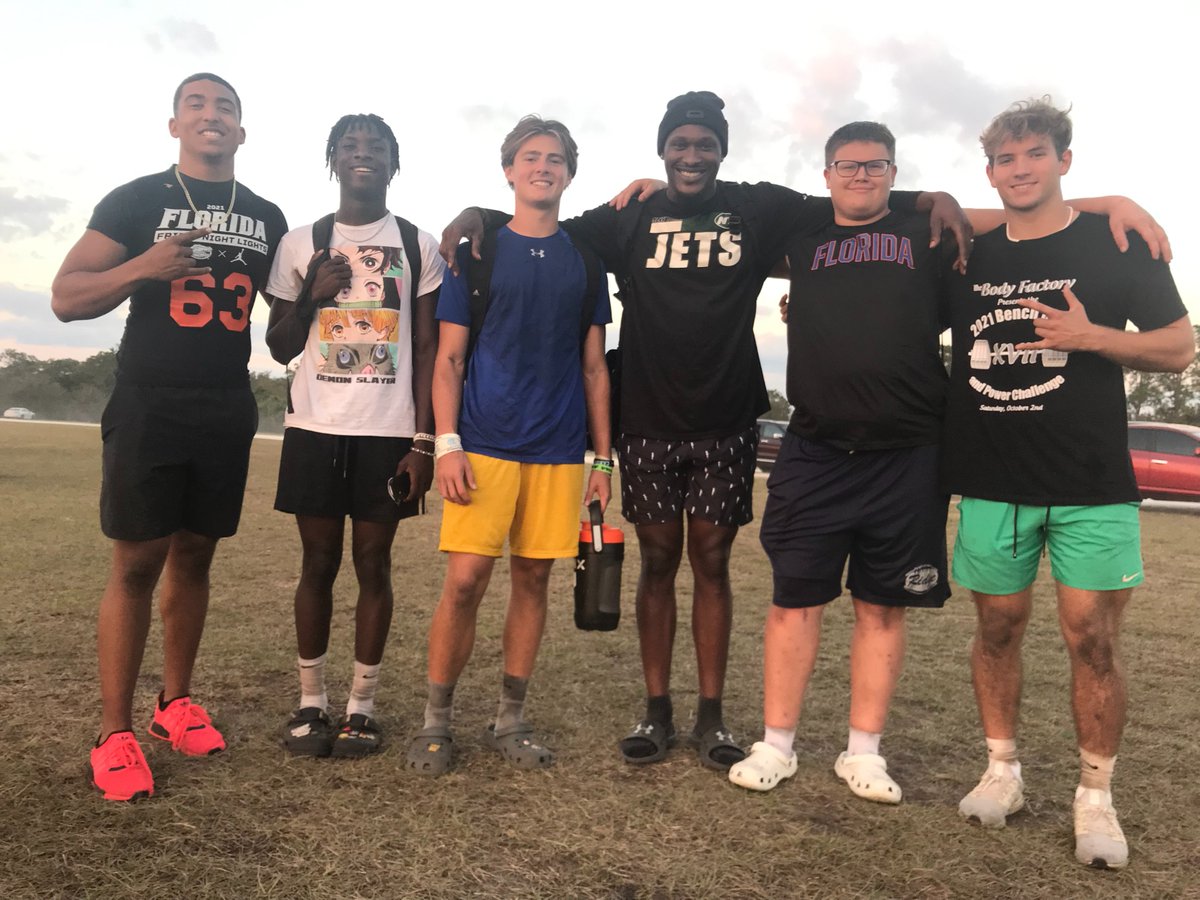Getting some great work in with @karlos_sr   Appreciate you pushing through a tough week to come to town and give us the best training. 💪 #KWP #BoltBuilt

<a href="/recruit_ridge/">RecruitTheRidge</a> <a href="/polk_way/">PolkWay</a> <a href="/CountyPolk/">PCGridiron</a> <a href="/H2_Recruiting/">Hasani (H2) | Football Recruiting</a> <a href="/larryblustein/">Blustein Recruiting</a>