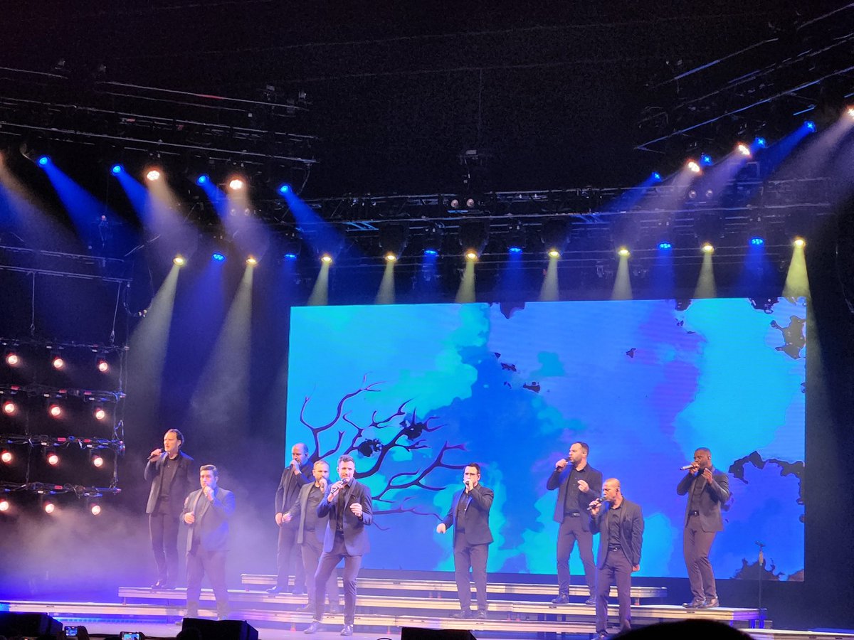 amysuedanielba1's tweet photo. Loving acapella with #SNC25th https://t.co/6td4pwinKb