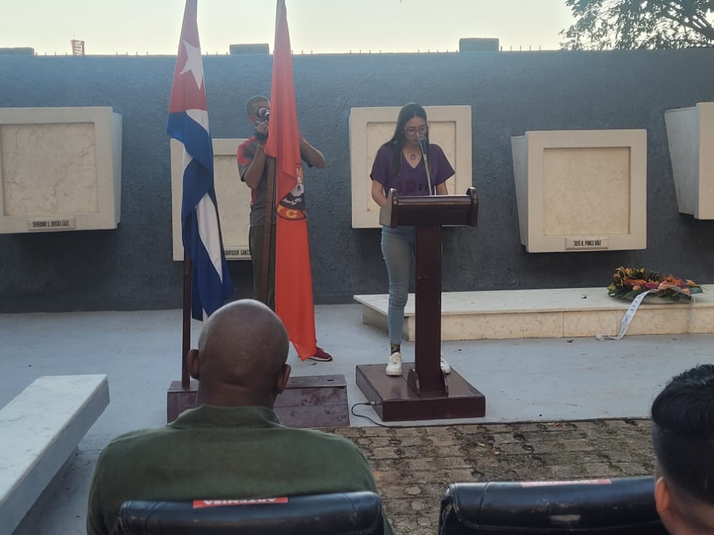 En la tarde de hoy se realizo el abanderamiento a la Delegación Artemiseña al X Congreso de la FEU. #XCongresoFEU #ArtemisaRevolucionando <a href="/UnionArtemisa/">UJC Provincia Artemisa</a> <a href="/UnivArtemisa/">Universidad de Artemisa "Julio Díaz González"</a> <a href="/FCM_Art/">Facultad de Ciencias Médicas de Artemisa</a> <a href="/Ponciano2012/">Carlos E. Suárez Ponciano</a> <a href="/GladysArtemisa/">Gladys Martínez Verdecia</a> <a href="/MaylenM21812991/">Maylen Martinez</a> <a href="/Karli_SantanaR/">Karla Santana</a> <a href="/FeuCuba/">FEU de Cuba</a> <a href="/RicardoArtemisa/">Ricardo Concepción Rodríguez</a>