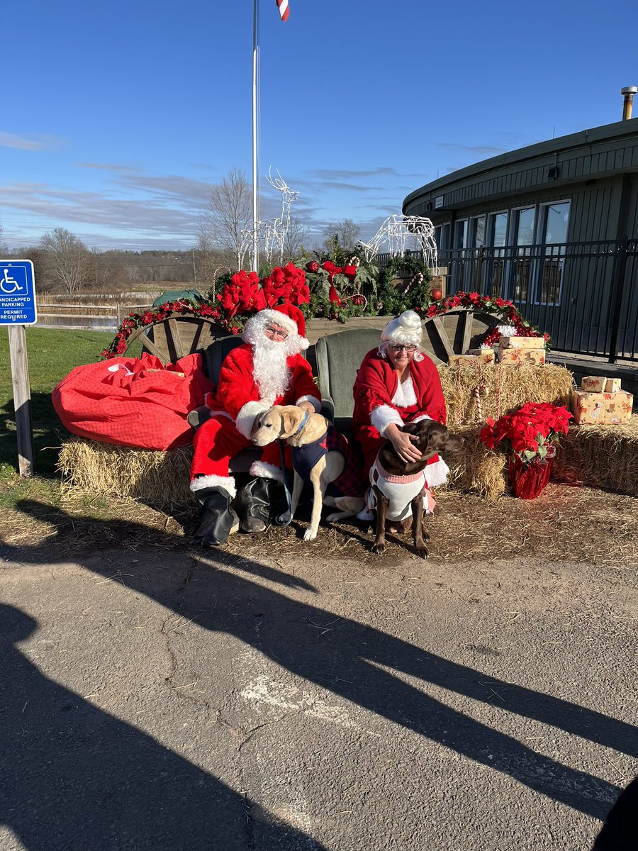 HollyFTweets's tweet photo. What an incredible day at @LymanOrchards for the @WTIC1080 #HolidayStore supporting #TheSalvationArmy. Thank you John, Becky &amp; Team. Grateful for our partnership and days like these. #DoingTheMostGood https://t.co/LyLCw6pQ6i