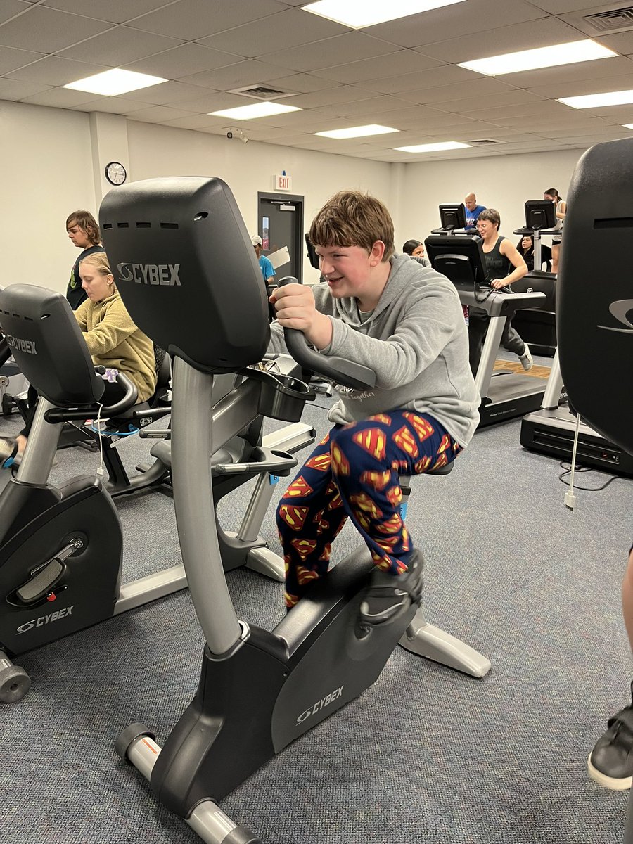 PrincipalPaul's tweet photo. Great time at Saturday Night at the Y! Thanks BHS Rise Up Reno for helping supervise the night!!! #BHSlearn #PHMSlearn #Bexceptional https://t.co/1WoWtHx3mt