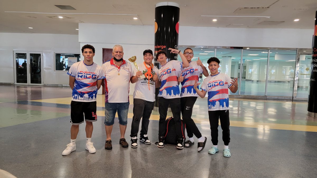 Felicidades a los Campeones del Torneo de Basketball  de San Martin Sport Mouvement poniendo a 🇵🇷 en Alto.Estos Gallitos se fueron INVICTOS🎉🥳🏀🇵🇷💪🏻🙏🏻🏆🏅 ❤️ 💙 @gallitosdeisabela @playerasdeisabela <a href="/____zuriel/">Galerito</a> @victormanuelleonline @victortorynieves