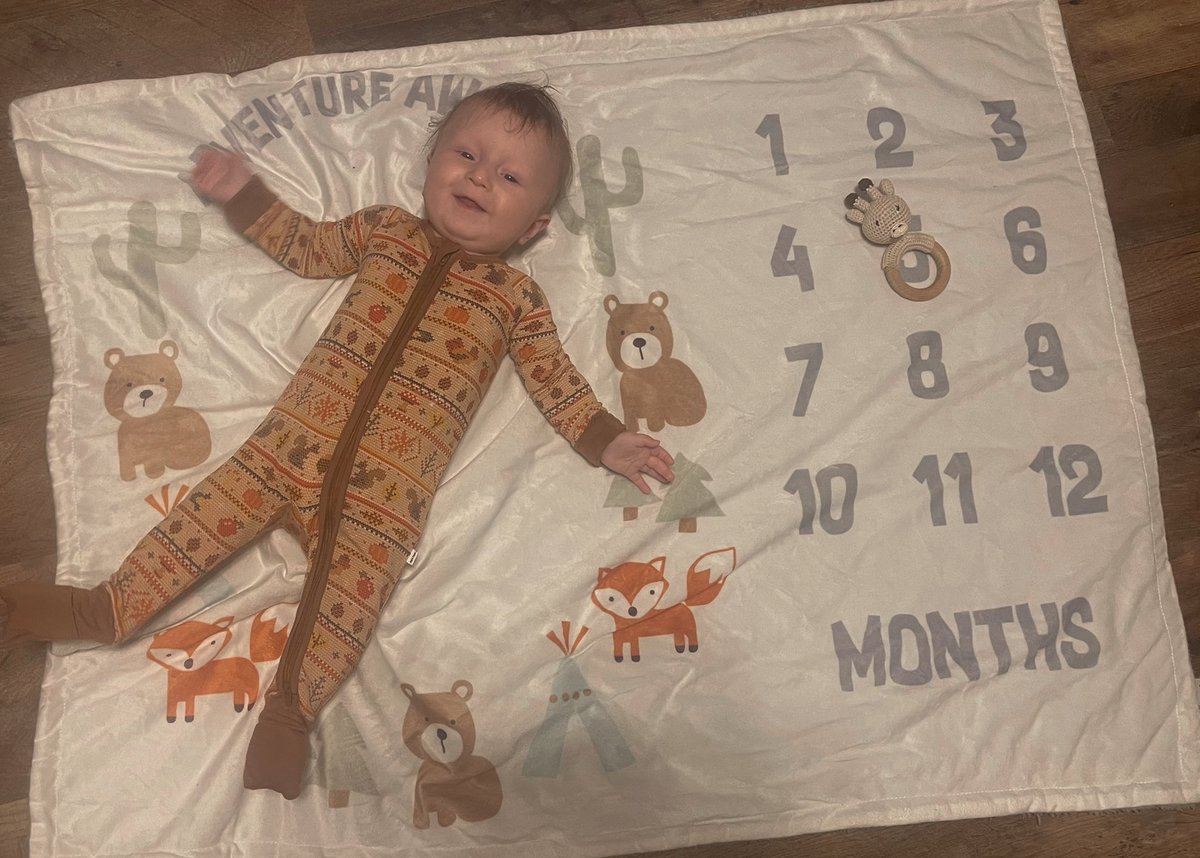 aud_futuree's tweet image. One month difference and I’m throwing up and crying