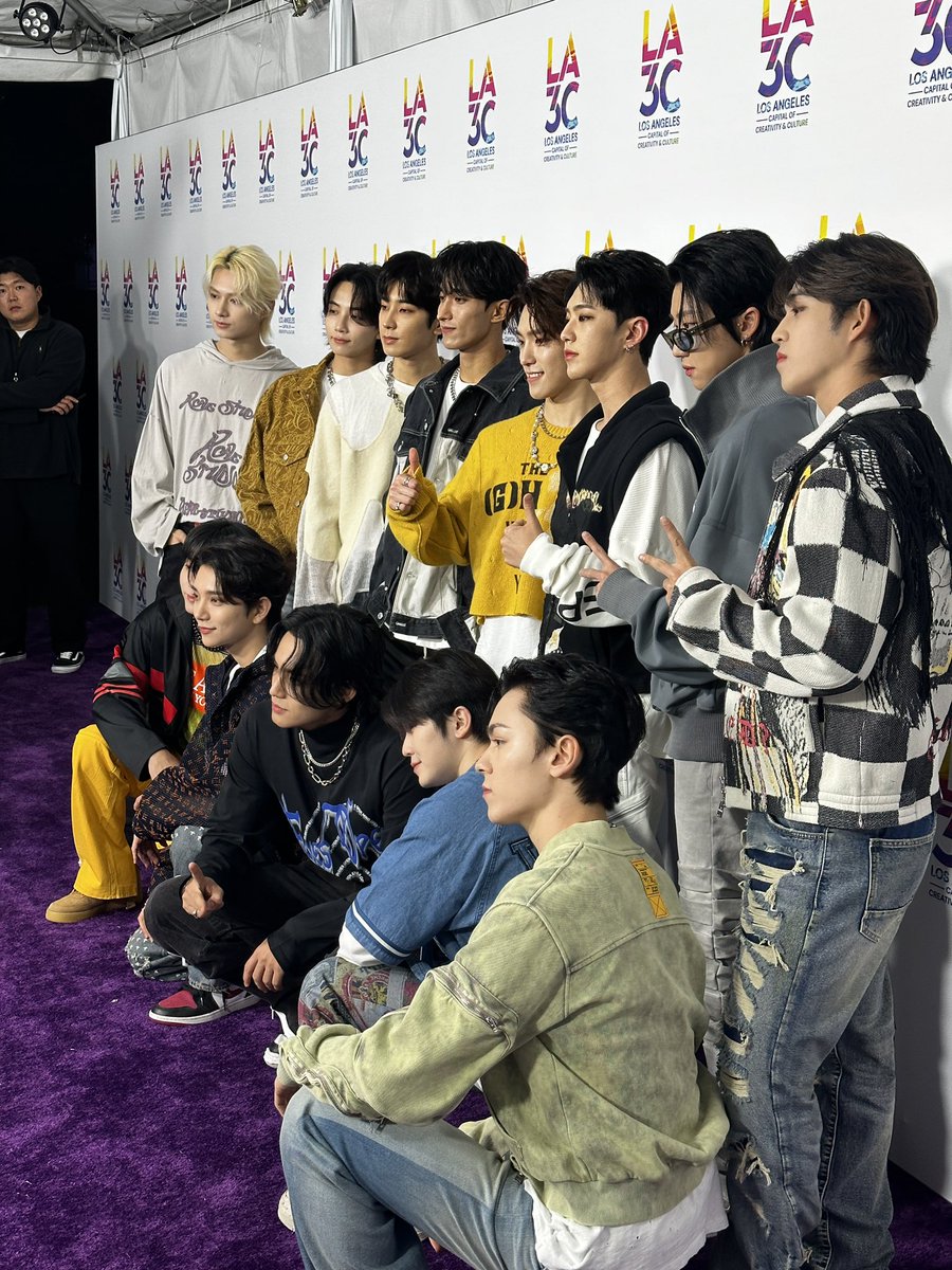HOSHIBECUTE's tweet photo. เซบมาแล้ววววววววว​ #SEVENTEEN #LA3C วันนี้เซบขึ้นแสดง​ 6โมงเย็น​ (เวลาท้องถิ่นLA)​ หรือ 9โมงเช้า​ (เวลาไทย)​ ดูจากทั้งเวทีจากชุดแล้ววันนี้เซบต้องเท่สุดๆ​ไปเลยแก๊งเด็กวัยรุ่นเมกัน☺️ ชอบเห็นเซบขึ้นเวทีเปิดอะไรแบบนี้มันดูเท่ไปอีกแบบเลยจริงๆ👍 https://t.co/mvNJESITcQ
